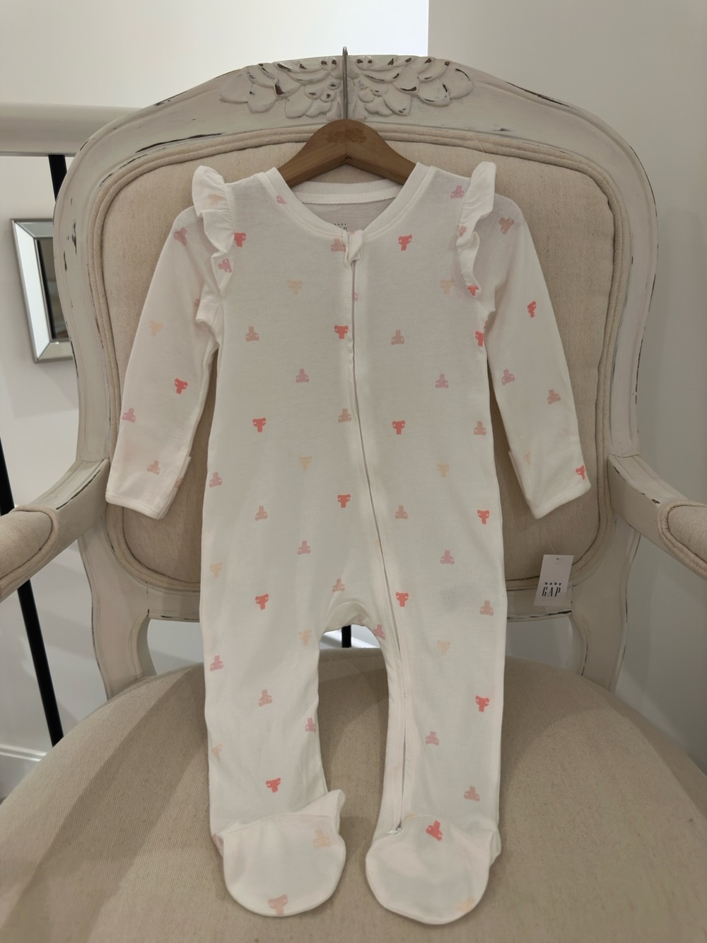 🧸 6~9 GAP 100% Cotton Ivory One-Piece Footie with Pink & Peach Bear Motifs NWT